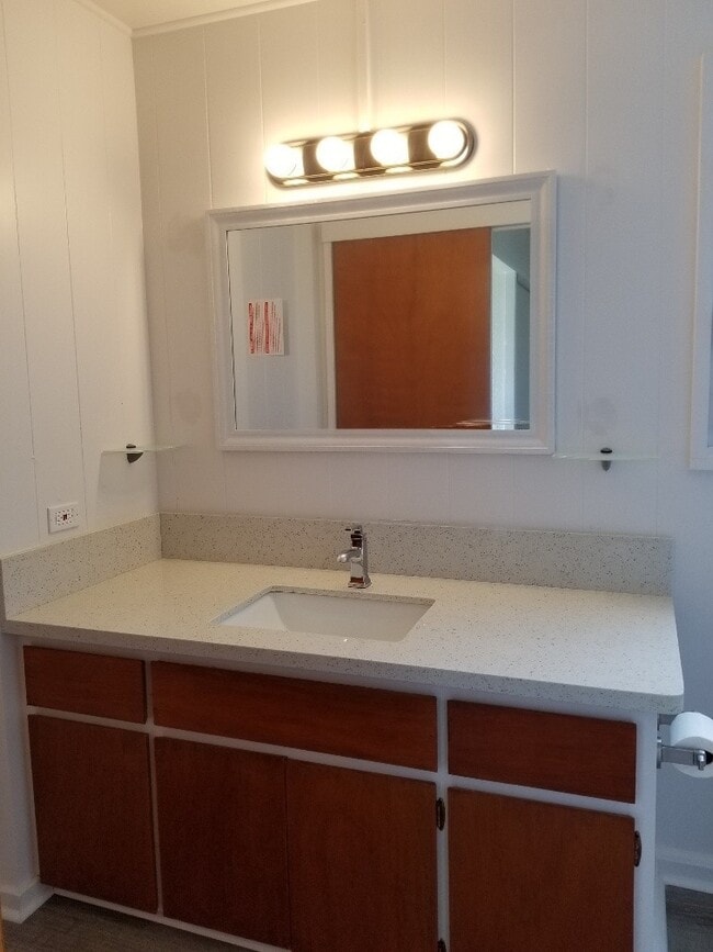 Building Photo - NEWLY RENOVATED -2 Bed, 2 Bath, 2 Parking Duplex in Aiea- UTILITIES INCLUDED!!