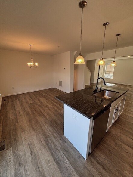 Building Photo - 8150 Lenker Dr