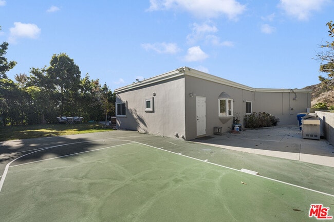 Building Photo - 1708 Clear View Dr