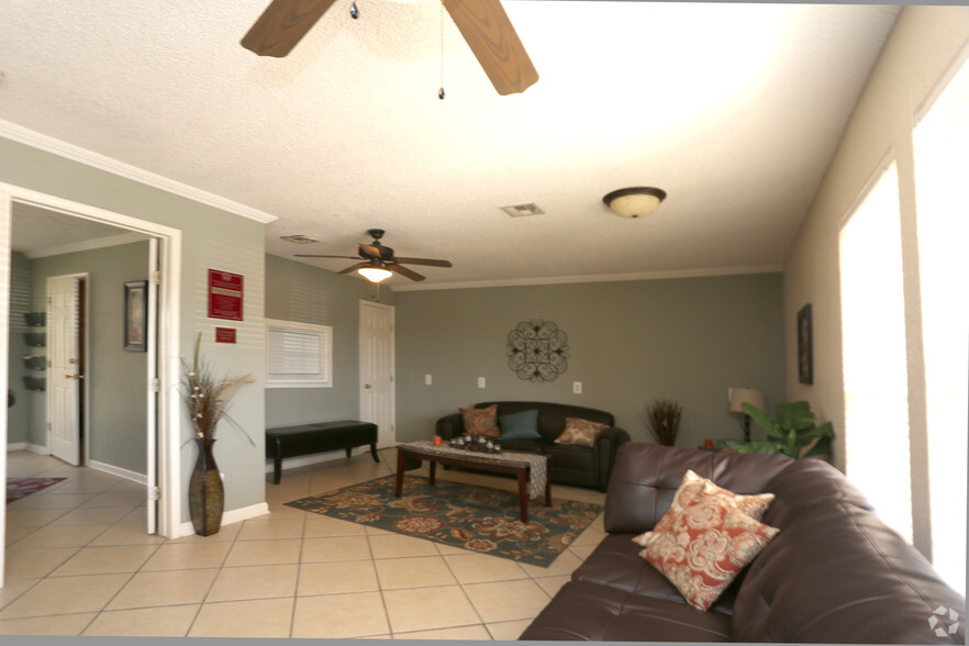Primary Photo - Pine Terrace