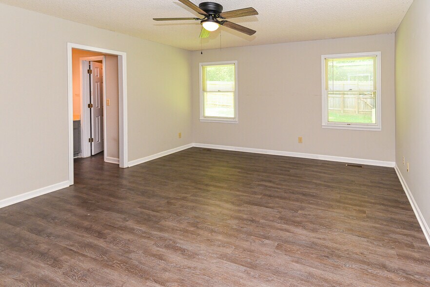 Building Photo - 157 Greenwood Dr
