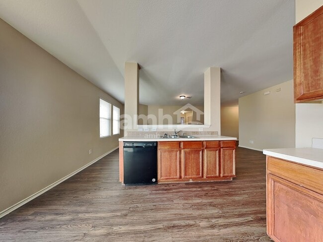 Building Photo - 106 Robin Ln