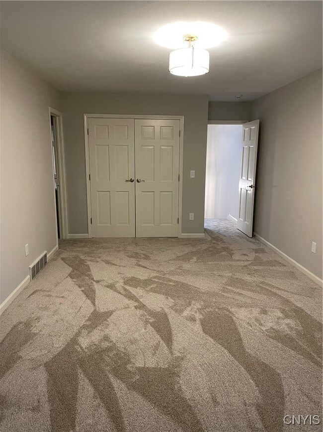 Building Photo - 497 Summerhaven Dr N