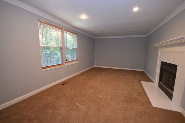 Building Photo - 104 Smokehouse Ln
