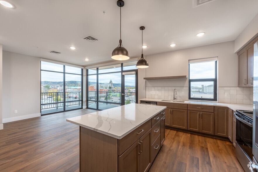 Primary Photo - Flats at 44 North