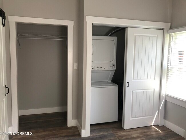 Building Photo - 36 Center Ave