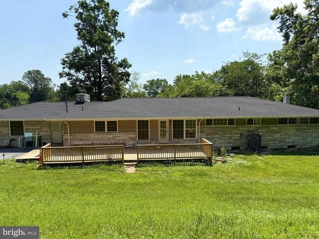 Building Photo - 7697 Hedgesville Rd