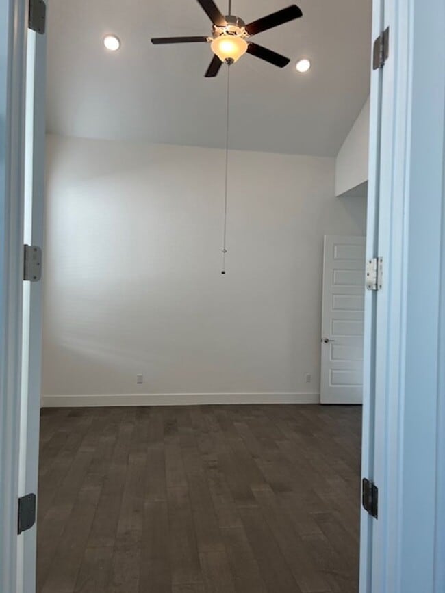 Building Photo - 3 Bdrm, 2 1/2 bath in Parmer Ranch Neighborhood