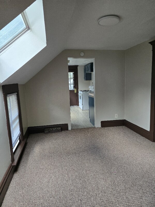 Building Photo - 2615 Maple St