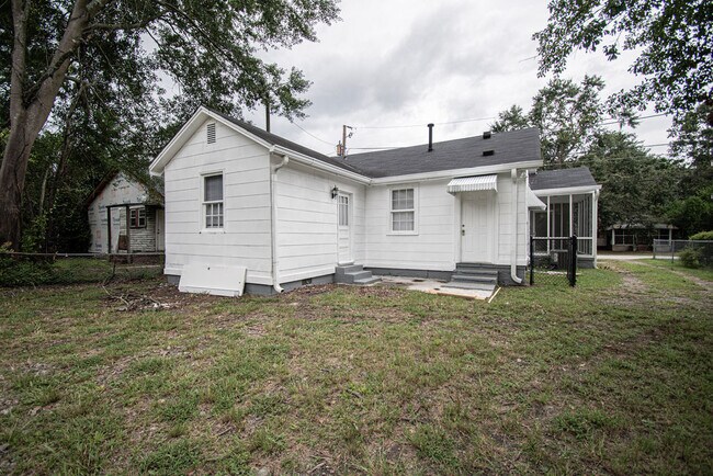 Building Photo - 114 Calvary Dr
