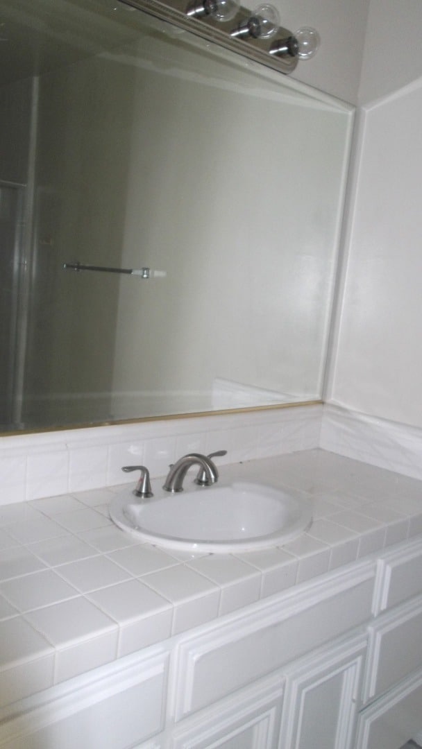 Building Photo - Stunning Updated & Spacious 3-Level Townho...
