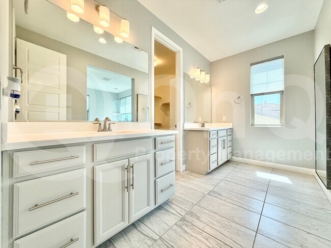 Building Photo - 262 E Lantana Dr