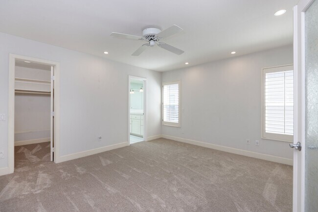 Building Photo - 48 Half Moon Bend