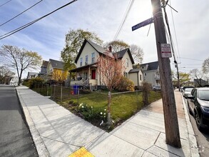 Building Photo - 48 Webber St