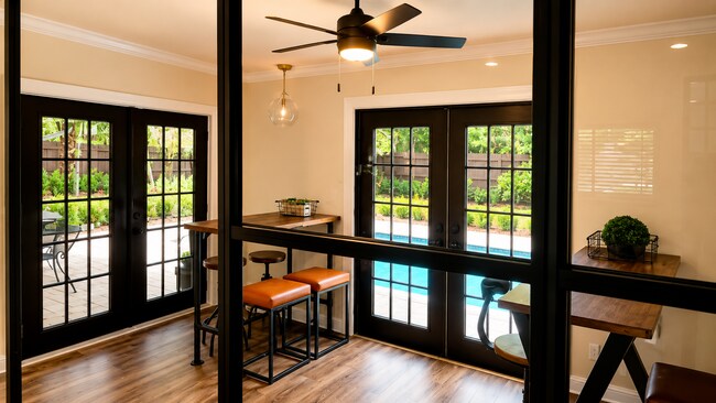 Building Photo - FURNISHED Beautiful Pool Home x Rent in Winter Park Close to Rollins College !