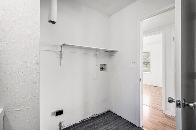 Building Photo - Beautiful 2BR/1BA Duplex in Independence!