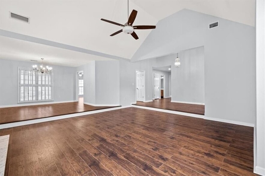 Building Photo - 190 Glen Holly Dr