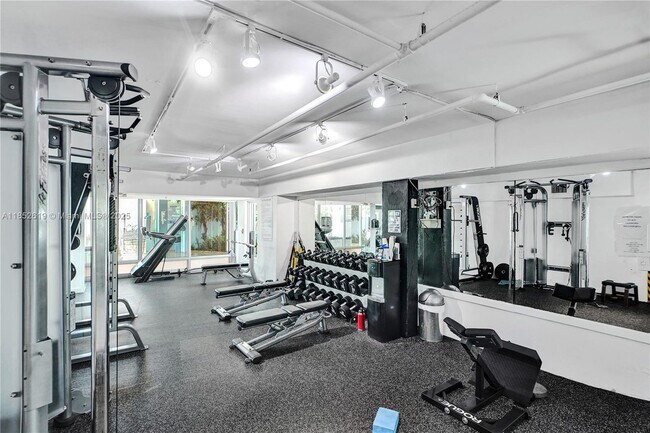 Building Photo - 5055 Collins Ave
