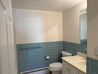 Building Photo - 27 Lincoln Cir W