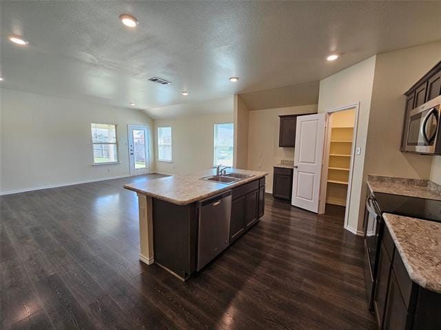 Building Photo - 900 Basswood Ln