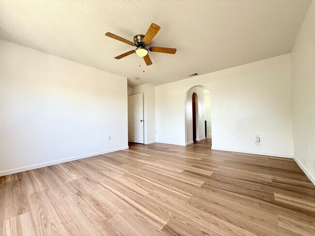 Building Photo - The perfect haven - 4Bedrooms / 2.5Bath family home at Orlando!