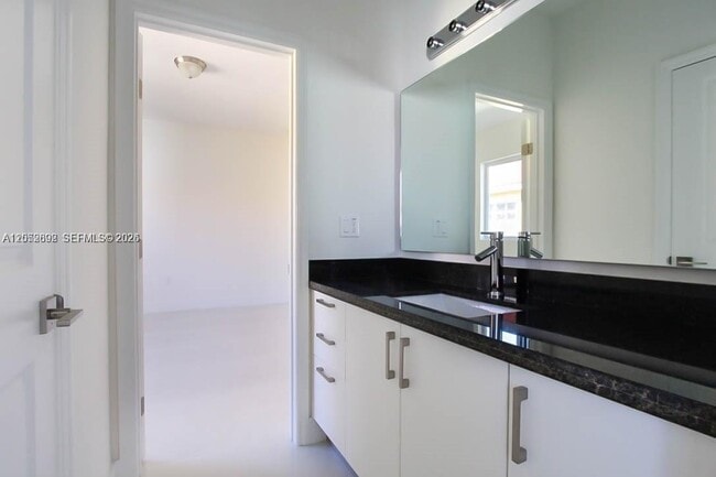 Building Photo - 15639 SW 11th Terrace
