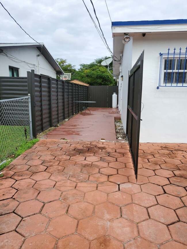 Entrance to Patio - 9605 SW 16th St