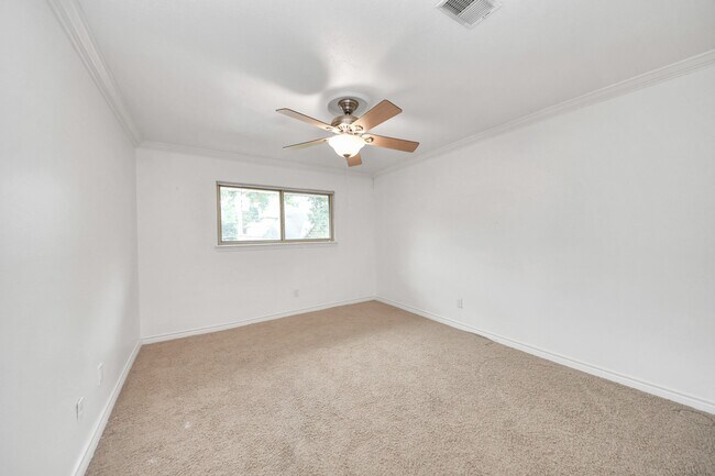 Building Photo - 832 Wax Myrtle Ln