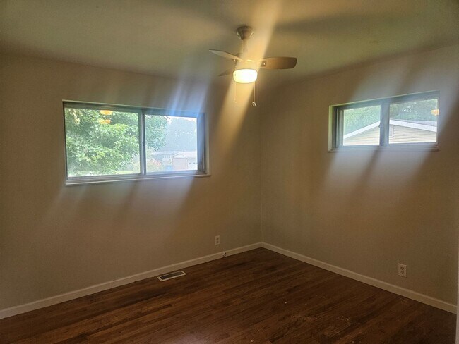 Building Photo - 414 S Cadillac Dr