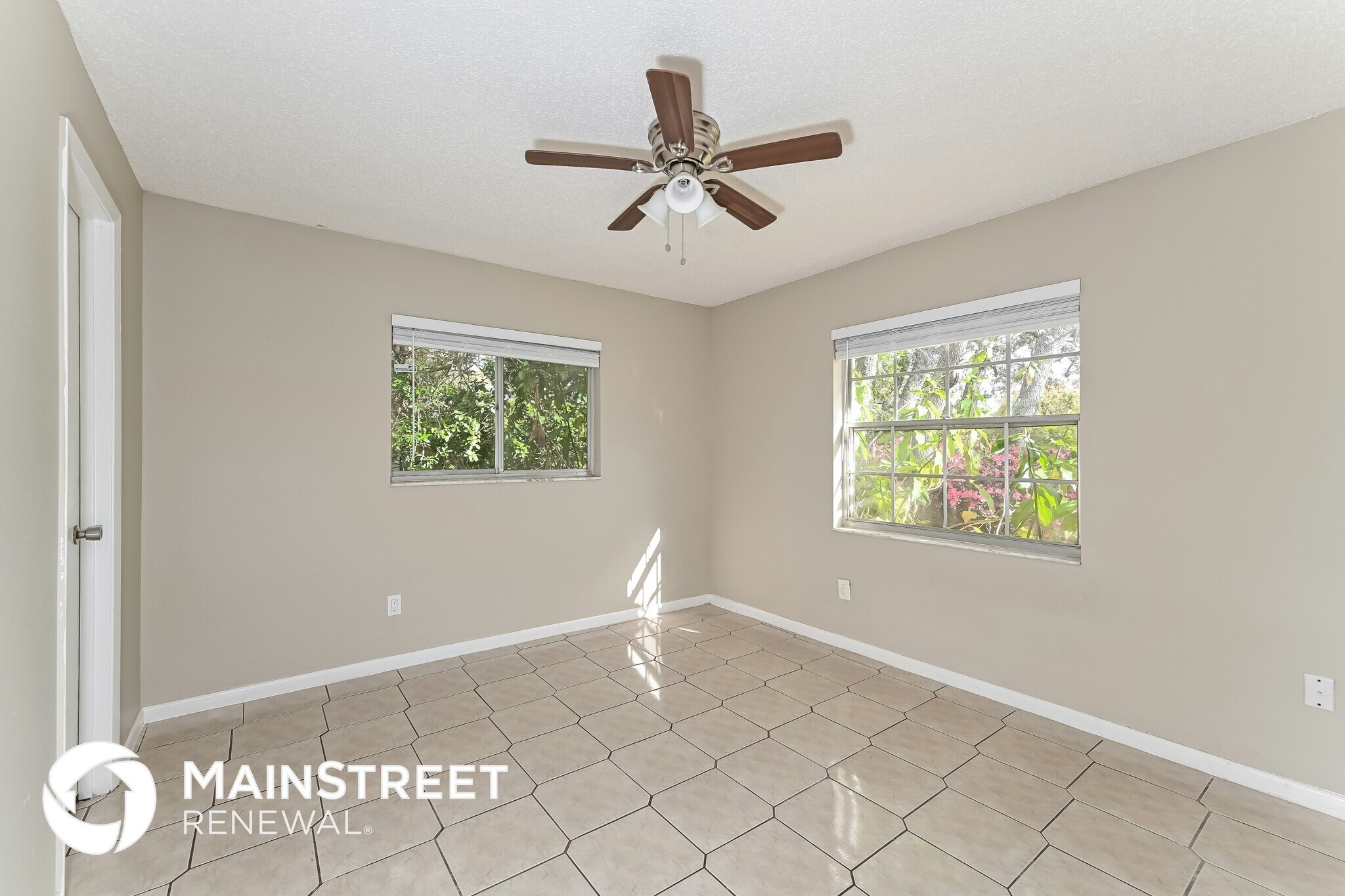 Building Photo - 2549 Brampton Ct