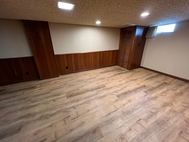 Building Photo - 114 10 1/4 St SE