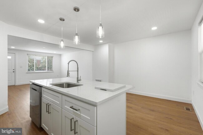 Building Photo - 1714 Pin Oak Rd