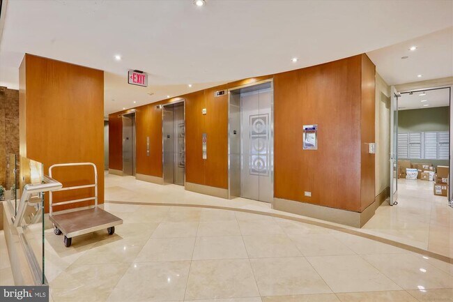 Building Photo - 811 4th St NW