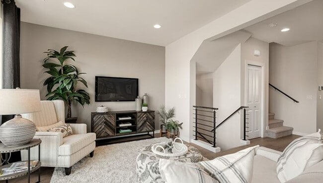 Building Photo - Spacious and Beautifully Landscaped 3 bed/3ba Townhome in Central Park