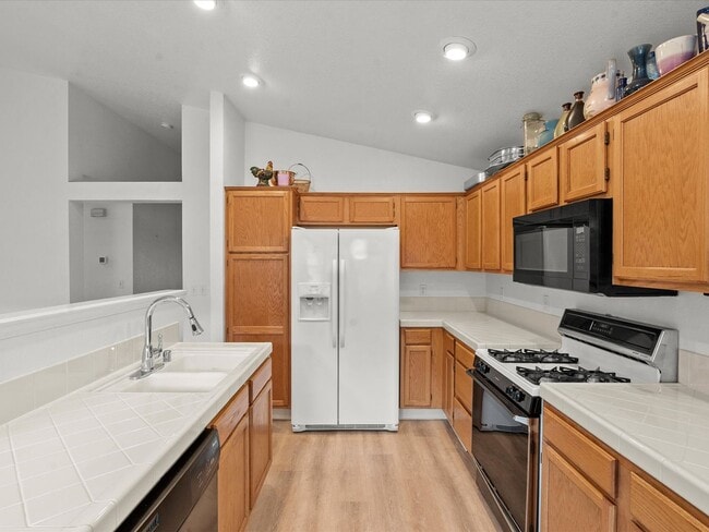 Building Photo - 6165 Greenbrook Dr