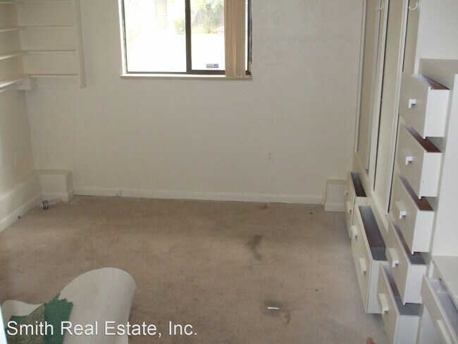 Building Photo - 4 br, 2 bath House - 925 Fulton St