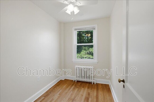 Building Photo - 2230 Observatory Pl NW