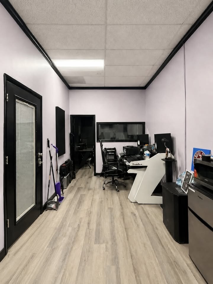 Building Photo - 4574 Beech Rd