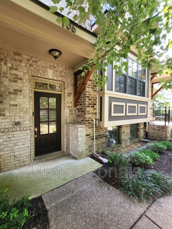 Primary Photo - 3180 Parthenon Ave