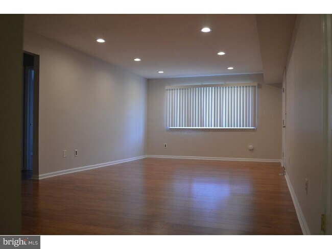 Building Photo - 103 Mandon Ct