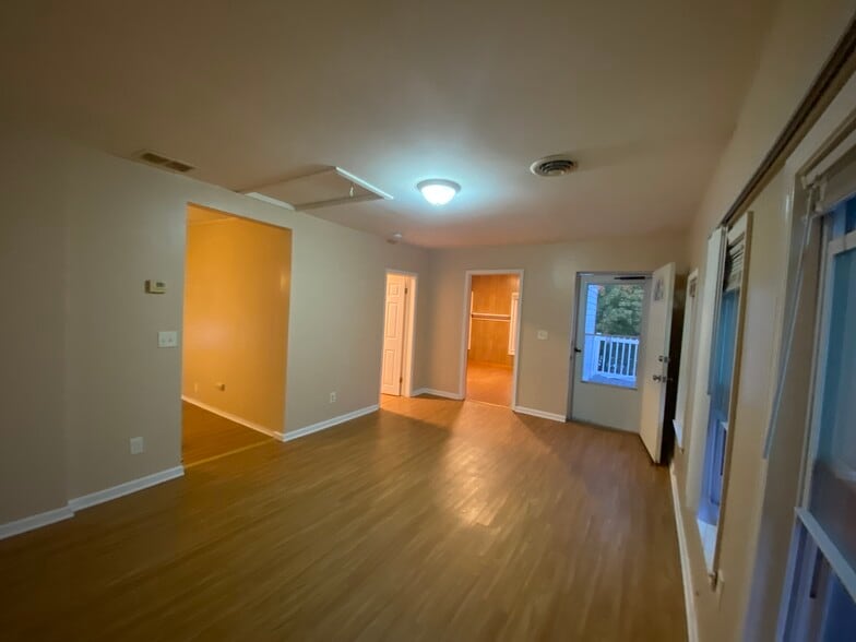 Building Photo - 301 McCool Ave