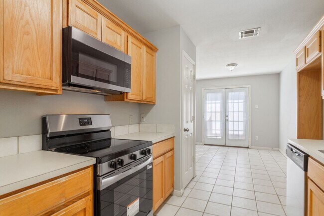 Building Photo - 10316 Hyacinth Ln