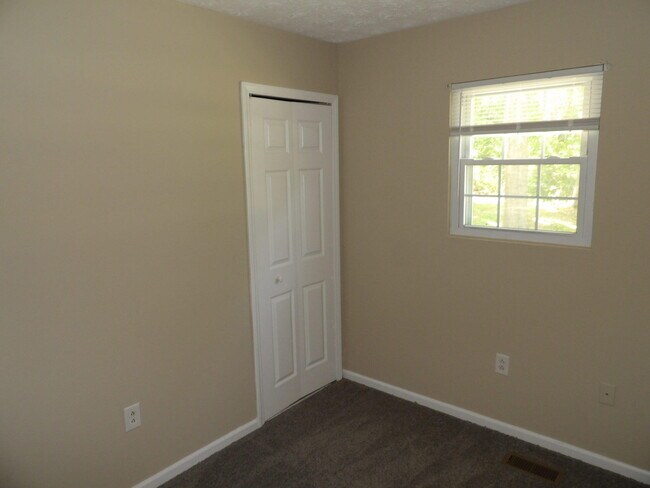 Building Photo - 248 Meadowview Dr