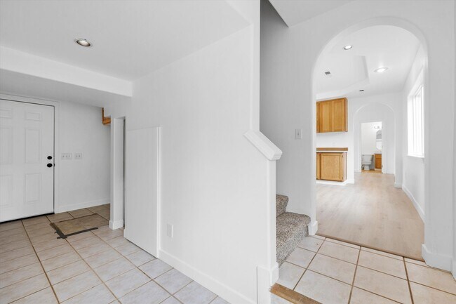 Building Photo - Beautiful 3-Bedroom, 3-Bath Home with a Huge Yard and Ample Parking