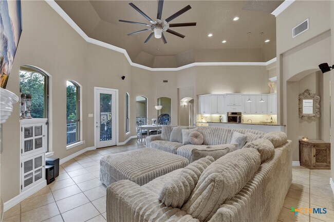 Building Photo - 9752 Trophy Oaks Dr