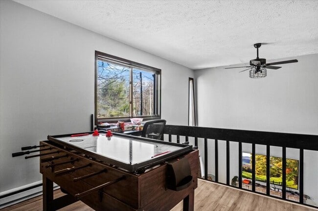 Building Photo - 1150 Country Club Dr