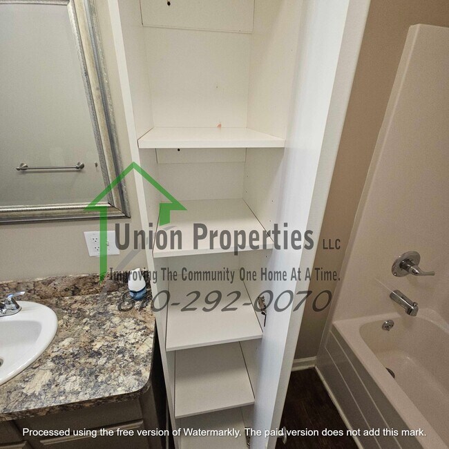 Building Photo - 4205 Vine St