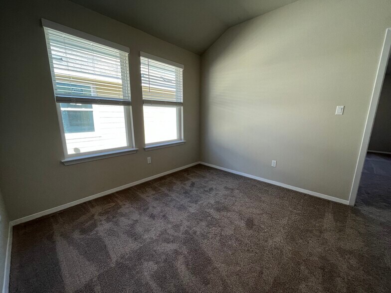 Building Photo - 108 Living Reef Dr