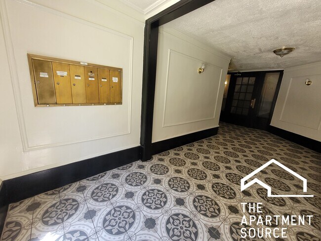 Building Photo - 1368 W Estes Ave