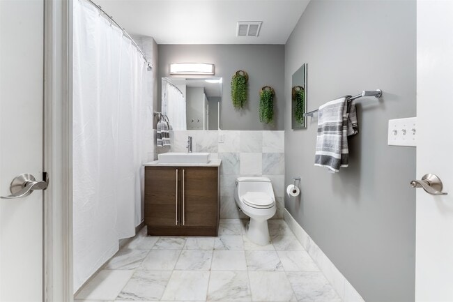 Building Photo - 10 Regent St